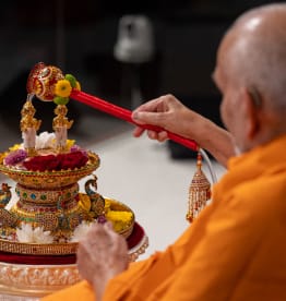 Mahant Swami Maharaj: Devotion to God