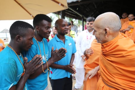 Mahant Swami Maharaj: With People