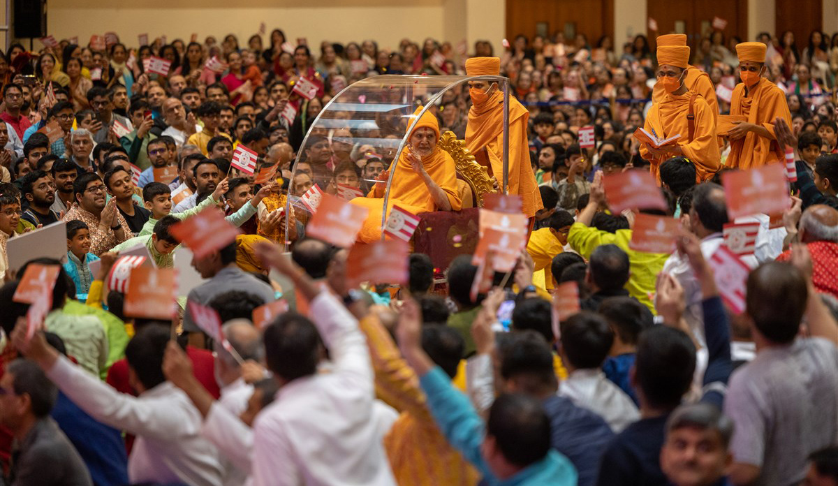 Mahant Swami Maharaj Joyously Welcomed at BAPS Shri Swaminarayan Mandir, London, UK