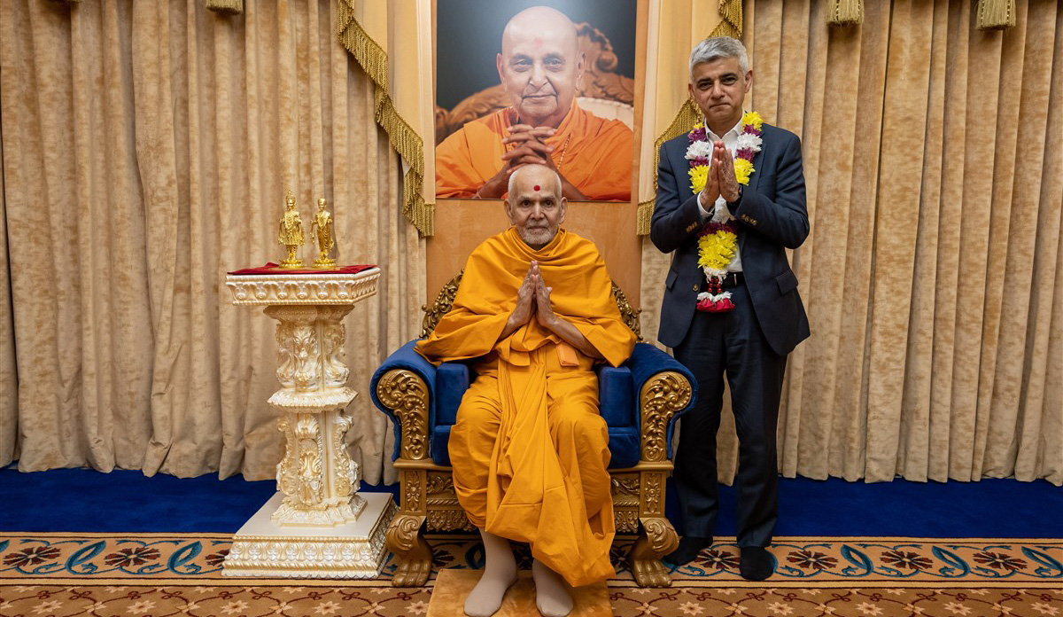 Mayor of London Visits Neasden Temple to Meet His Holiness Mahant Swami Maharaj, London, UK